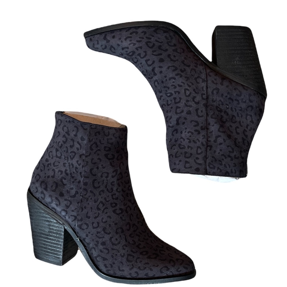NWOT VINTAGE HAVANA ROOK SUEDE BLACK CHEETAH EMBOSSED ANKLE BOOTIES